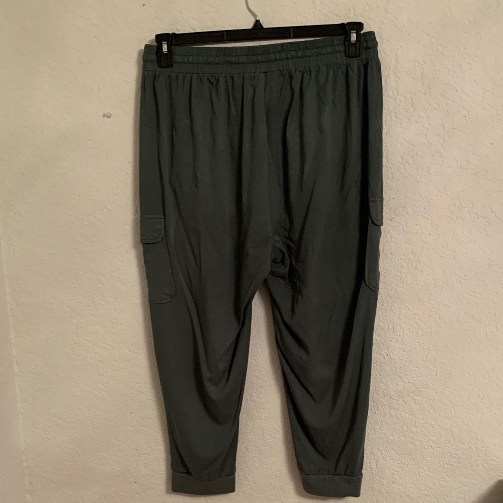 Torrid Women’s Green Rayon Blend Elastic Waist Cargo Pants Joggers Size 2R/2X - Picture 2 of 10